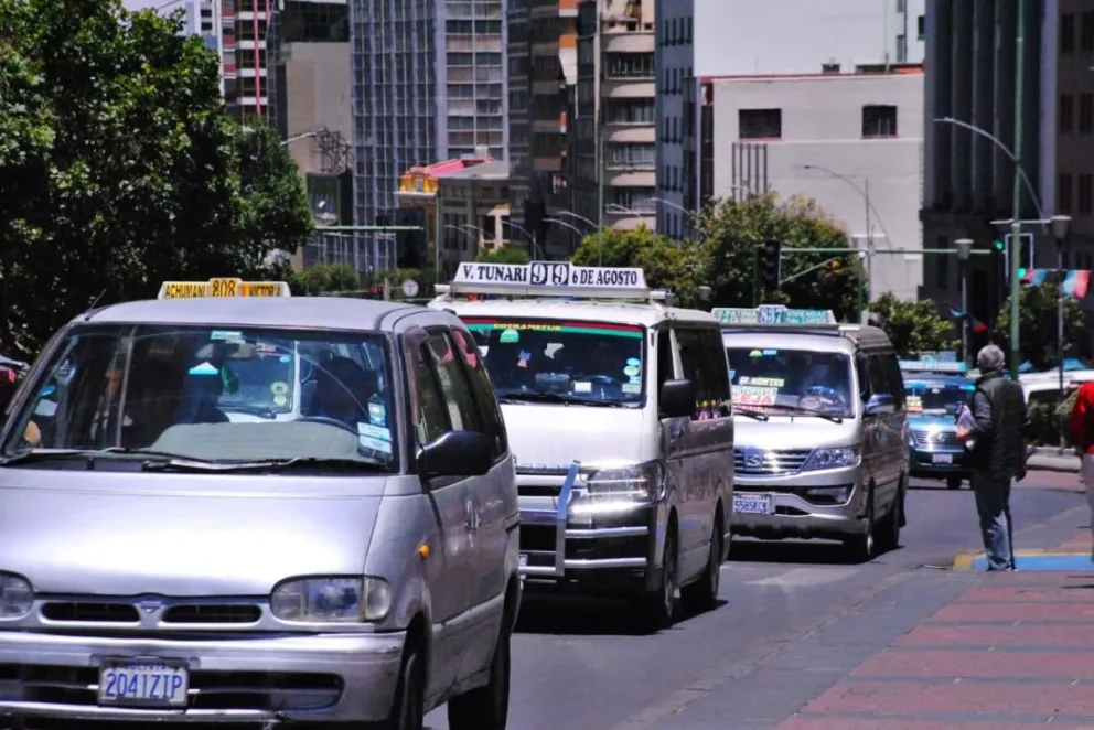 Los choferes rechazaron la promulgación de la ley que revierte las tarifas. Foto: AMUN 