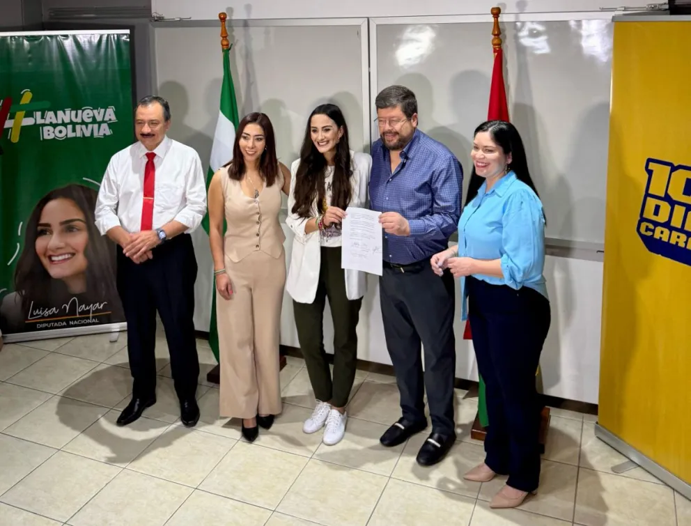 Las legisladores con Doria Medina. FOTO: Prensa UN