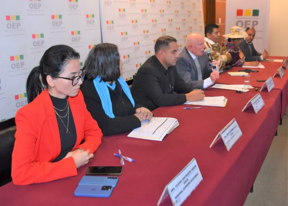 La Sala Plena consta de siete vocales. Foto: TSE