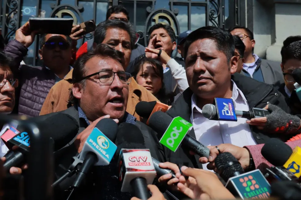 Dirigentes de choferes anunciaron no acatar la ley promulgada.   FOTO: APG