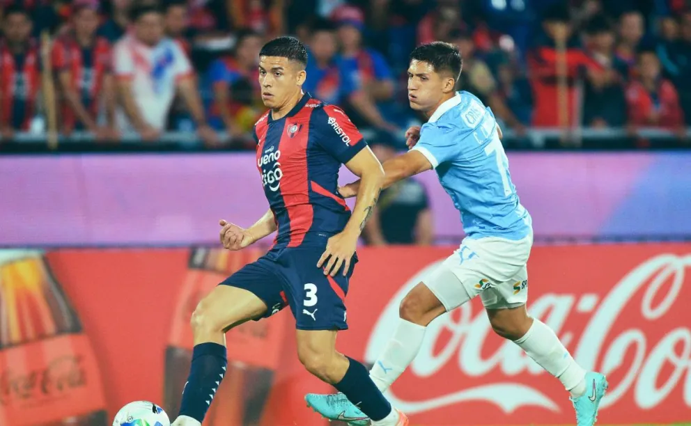 Incidencia entre Cerro Porteño y Sporting Cristal (de celeste). Foto: Conmebol.