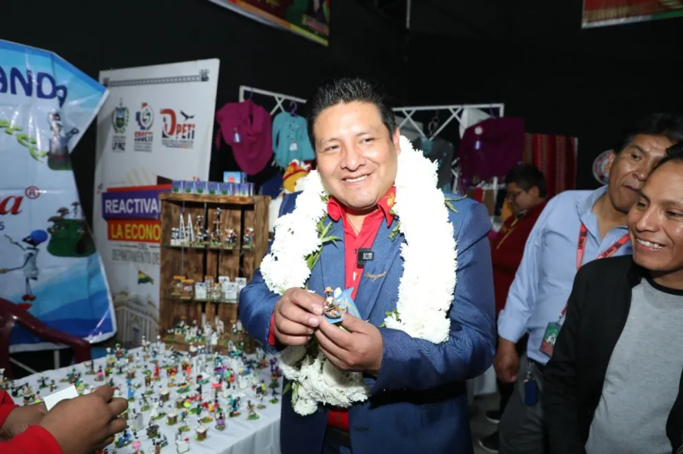 El gobernador de La Paz, Santos Quispe, en la inauguración de una feria empresarial en Cochabamba. Foto: GADLP