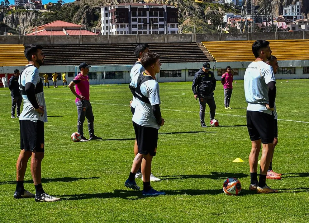 Jugadores del Tigre durante el cierre de entrenamientos del viernes. Foto: club The Strongest