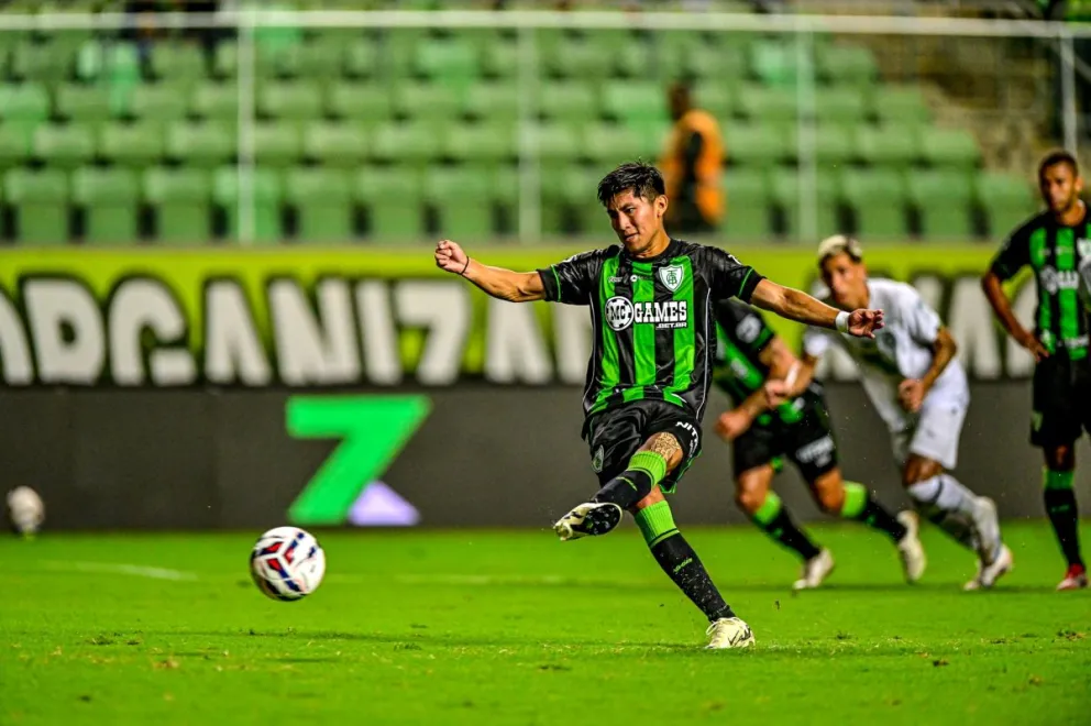 Miguelito Terceros durante un partido con el América Mineiro. Foto: AM