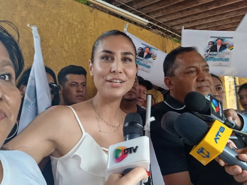  Jessica Jordan con otros dirigentes de la marcha. FOTO: DTV