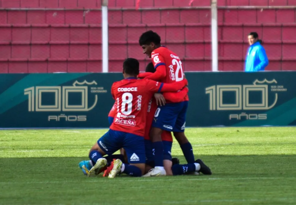 La celebración del gol del triunfo de los aviadores. Foto: APG