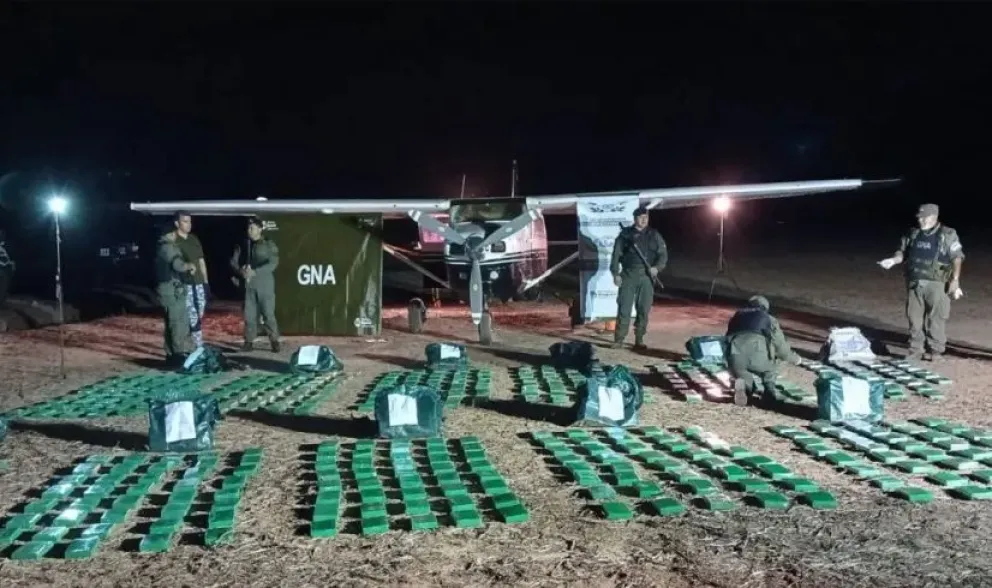 La avioneta incautada en 2024 en Rosario con el cargamento de droga. Foto: @RodrigoMiro76