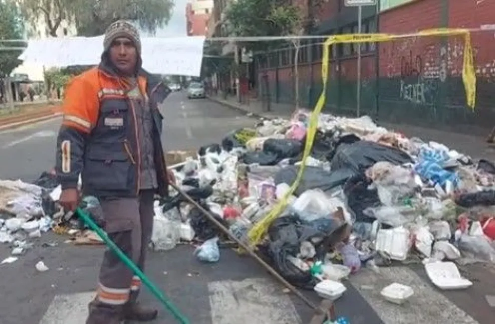 La basura se acumula en las calles de Cochabamba. Foto: Radio Fides