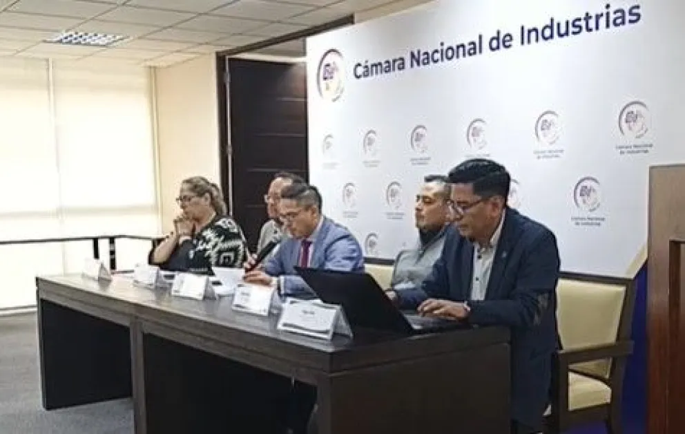 Integrantes de la CNI, en una conferencia de prensa. Foto: CNI