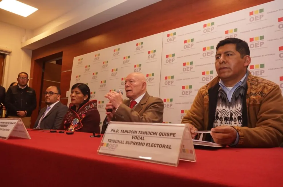 Conferencia de prensa de los vocales del TSE. Foto: APG