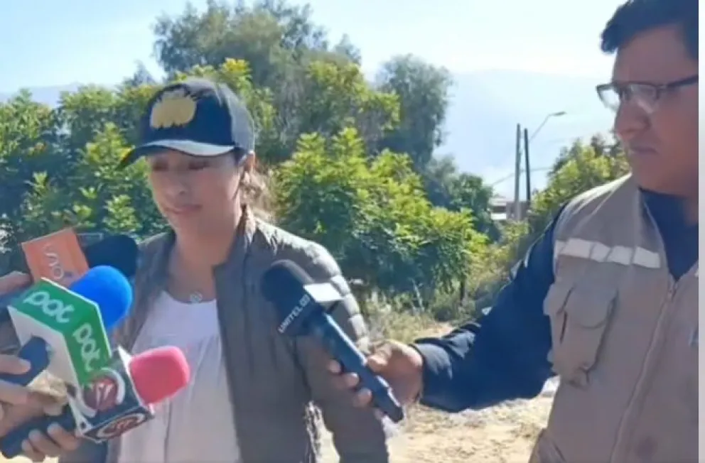 La esposa de Zúñiga con los medios. FOTO: Captura de video