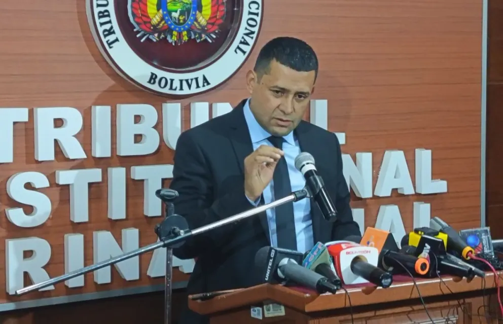 El decano René Espada en conferencia de prensa. FOTO: ABI