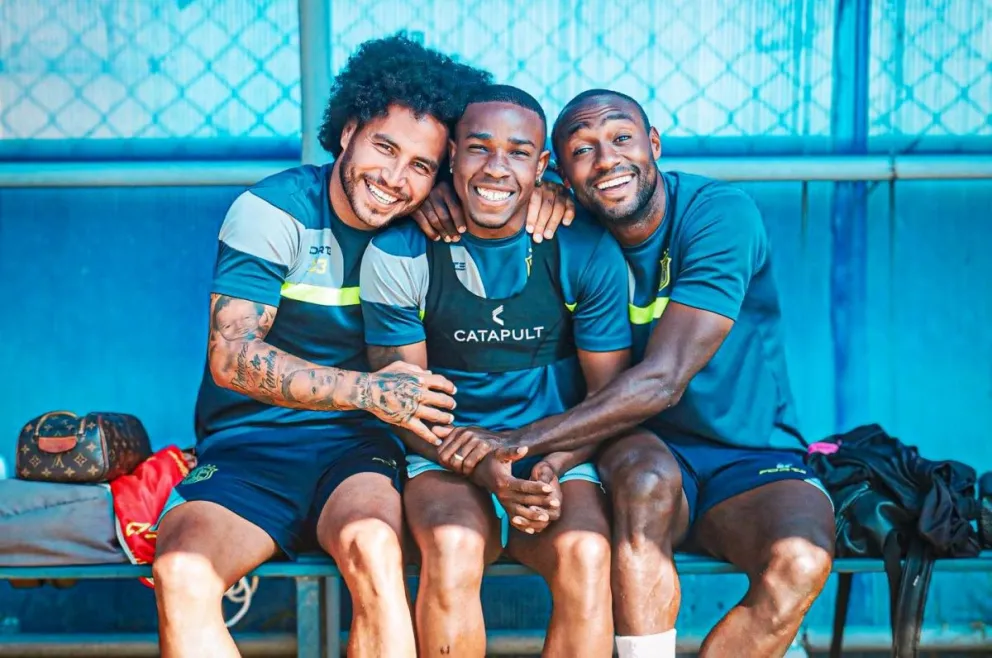 Los jugadores de San Antonio que esta tarde son locales ante los capitalinos. Foto: SA