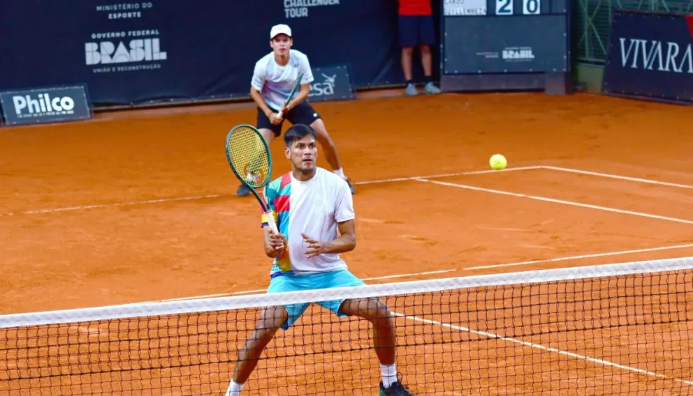 Zeballos (adelante) y Prado en su partido de cuartos de final. Foto: Instituto Sports.