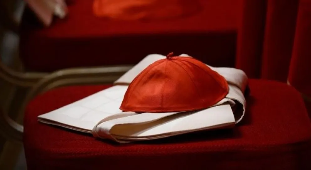 Parte de la vestimenta tradicional de los cardenales. Foto: Vaticano News