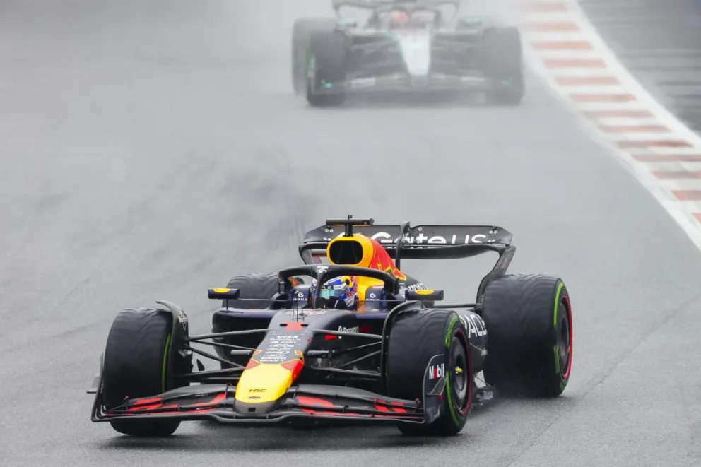Max Verstappen rueda con su bólido por el trazado de Miami. Foto: EFE