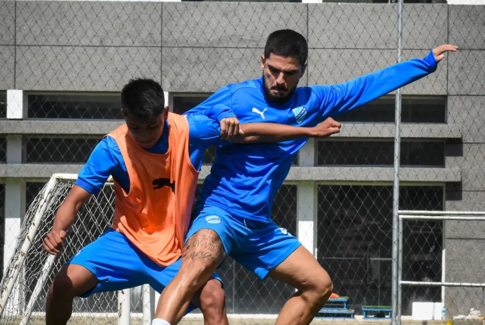 Melgar (der.) en una anterior práctica. Foto: Club Bolívar.