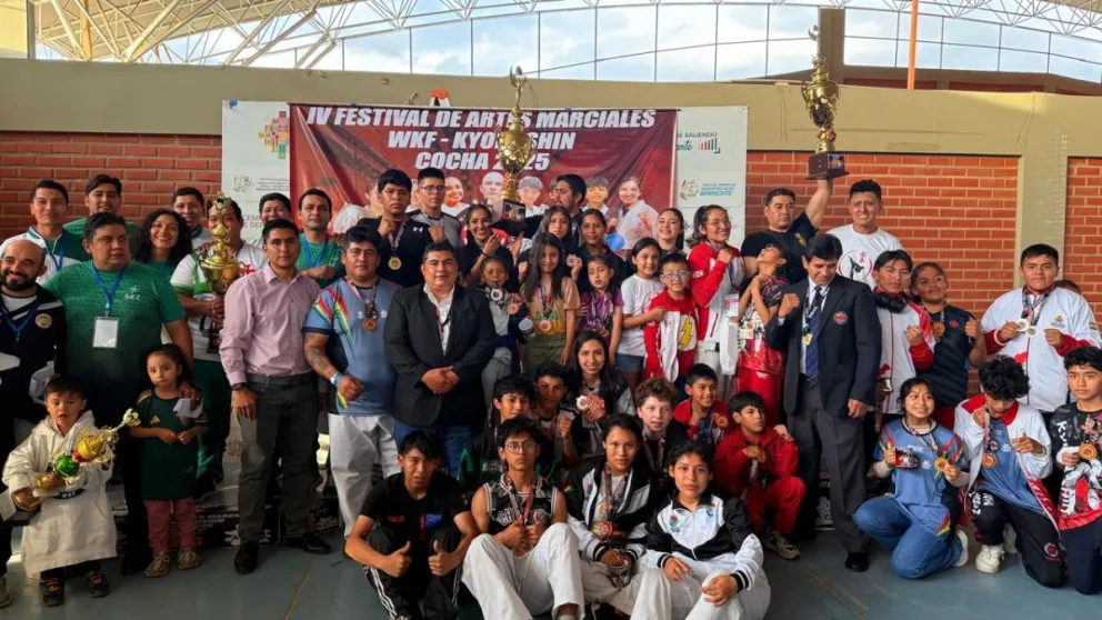 Los premiados tras el Festival de Artes Marciales. Foto: Feboka.