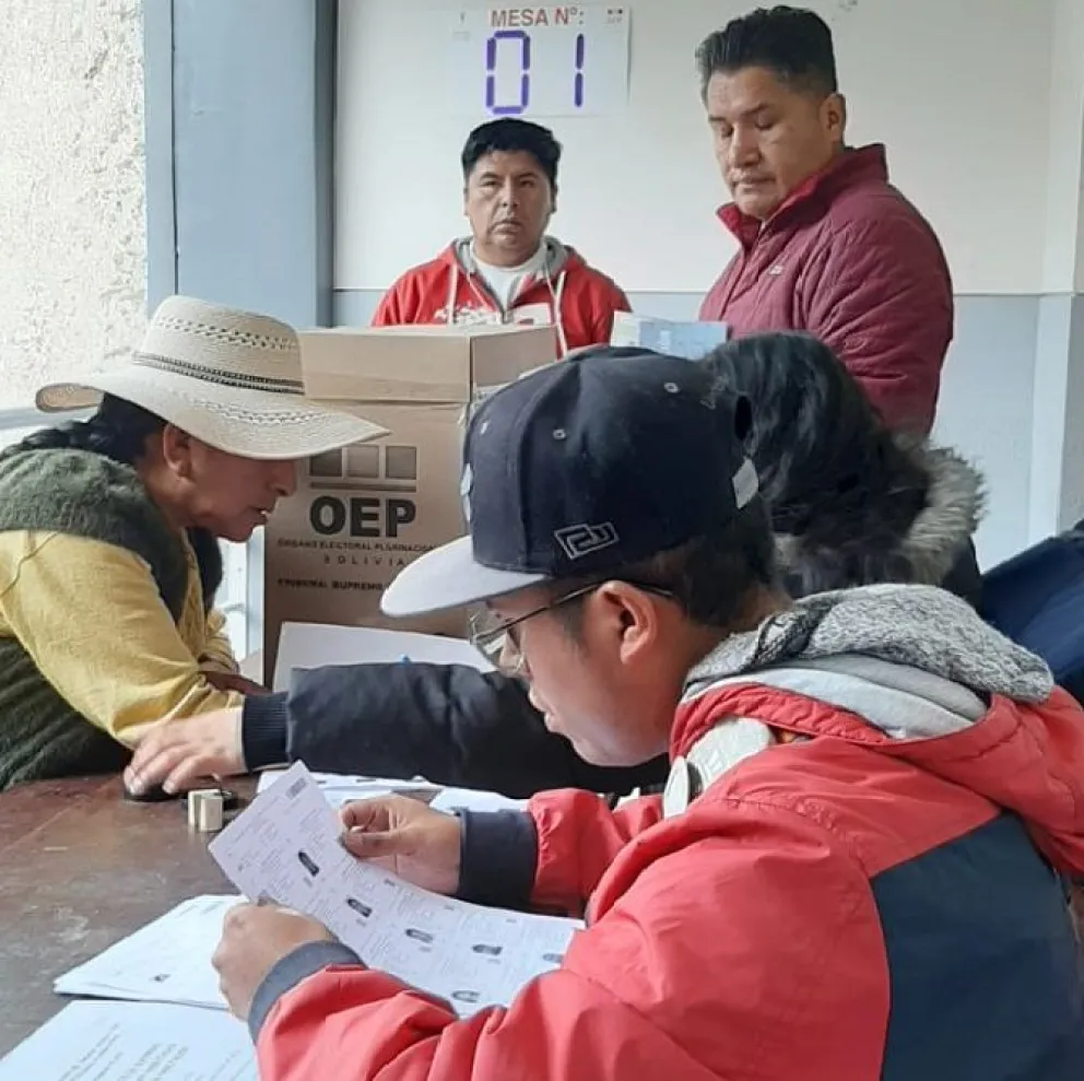 Una mesa electoral. Foto: Visión 360