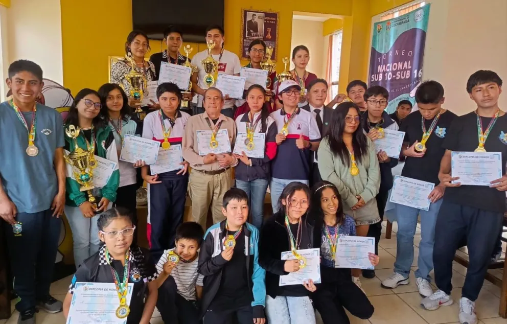 Los premiados del cuarto Grand Prix Nacional. Foto: Federación Boliviana de Ajedrez.
