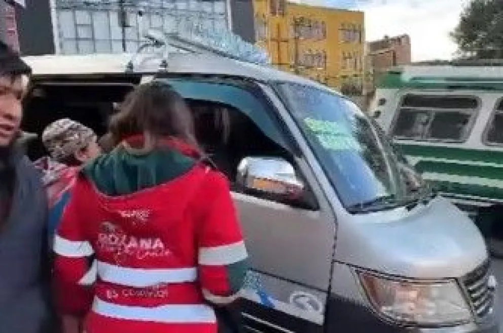 La concejala Roxana Pérez en el operativo que dirigió en la zona Garita de Lima, en La Paz. Foto: captura