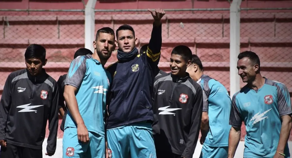 Jugadores de Nacional en la previa de su duelo en casa con Guaraní. Foto: Nacional Potosí .