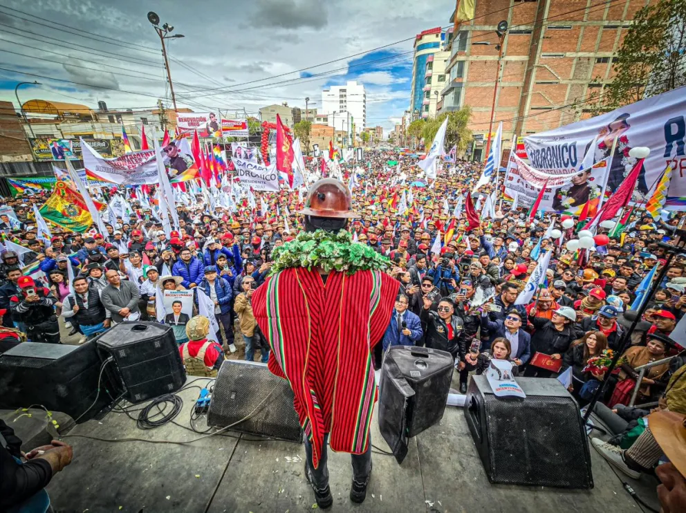 Andrónico Rodríguez ofrece un discurso ante varios sectores sociales. Foto: Andrónico Rodríguez