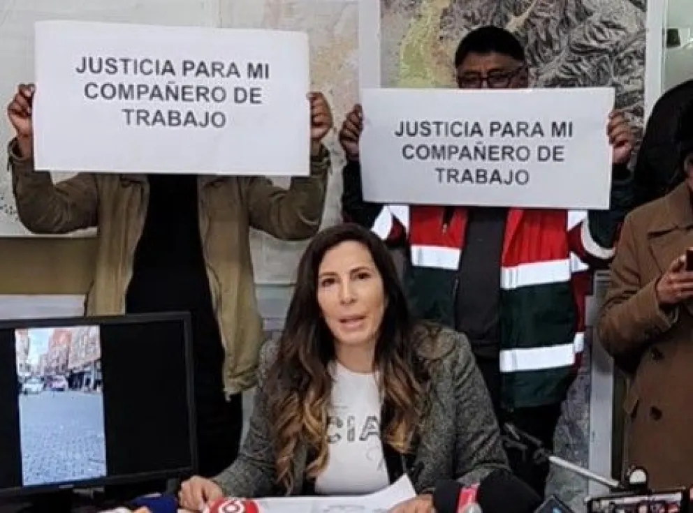 Roxana Pérez, concejala del MAS, brinda conferencia de prensa. Foto: captura