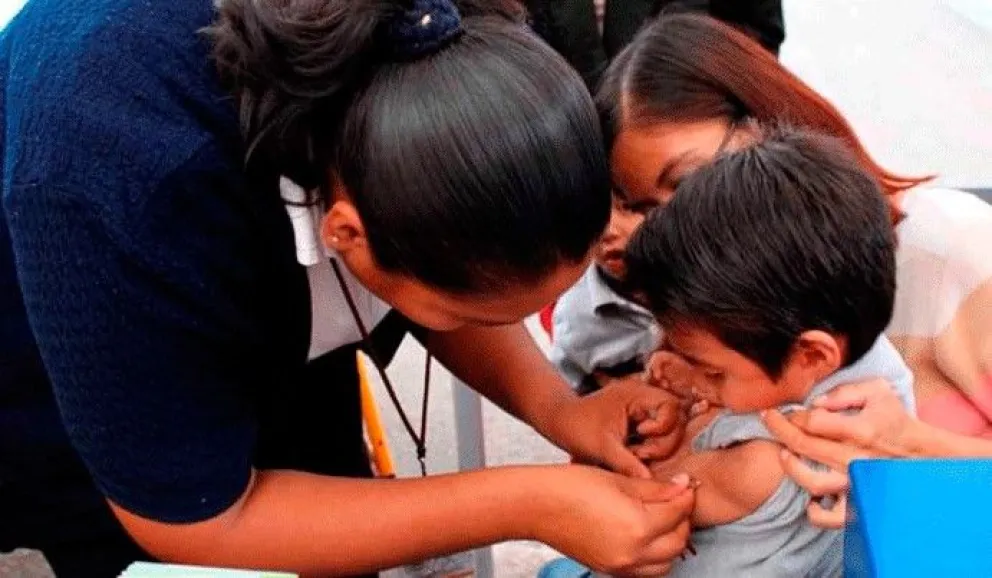 Vacunación a niños. Foto: Ministerio de Salud