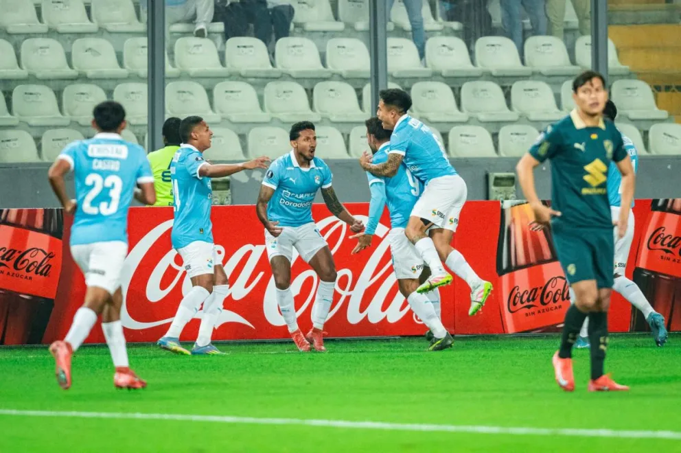 Jugadores del conjunto peruano celebran su primer gol del partido. Foto: Sporting Cristal.