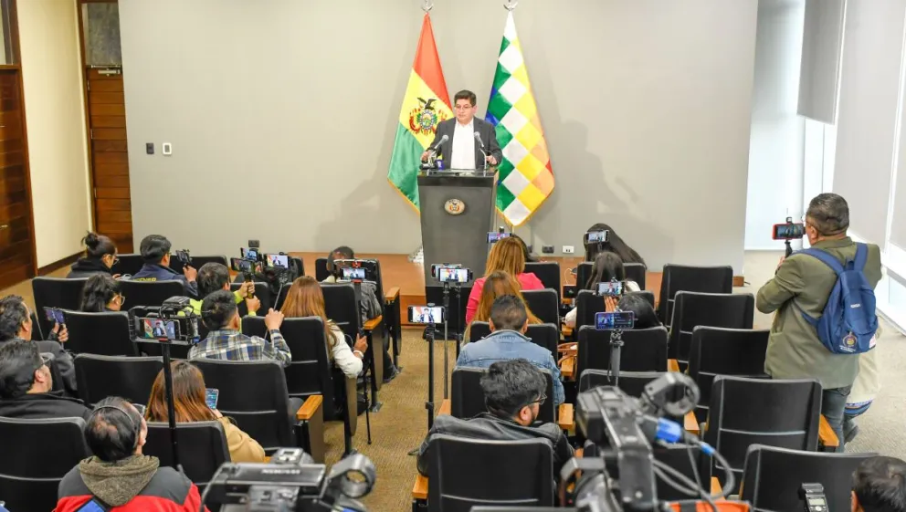 El ministro de Economía, Marcelo Montenegro, explica los alcances del Decreto. Foto: Ministerio de Economía