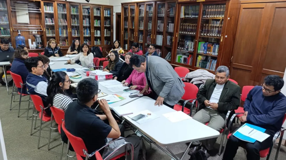 Una de las reuniones de la comisión interinstitucional, realizadas en la Defensoría del Pueblo, para fiscalizar el tema de la contaminación minera en Viacha. Foto: Visión 360