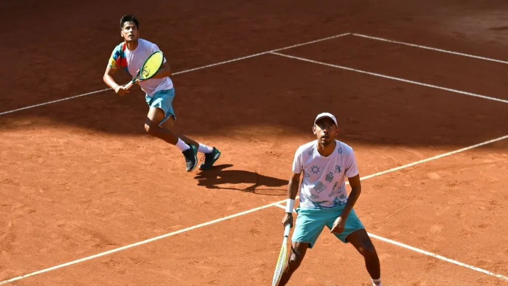 Zeballos (izq.) y Arias durante su partido de dobles de este jueves. Foto: Instituto Sports.