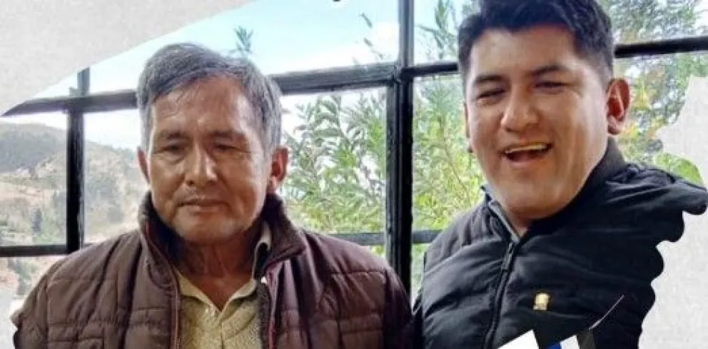 El diputado del ala arcista del MAS, Fredy Velasquez, junto a su papá. Foto: Facebook de Fredy Velasquez