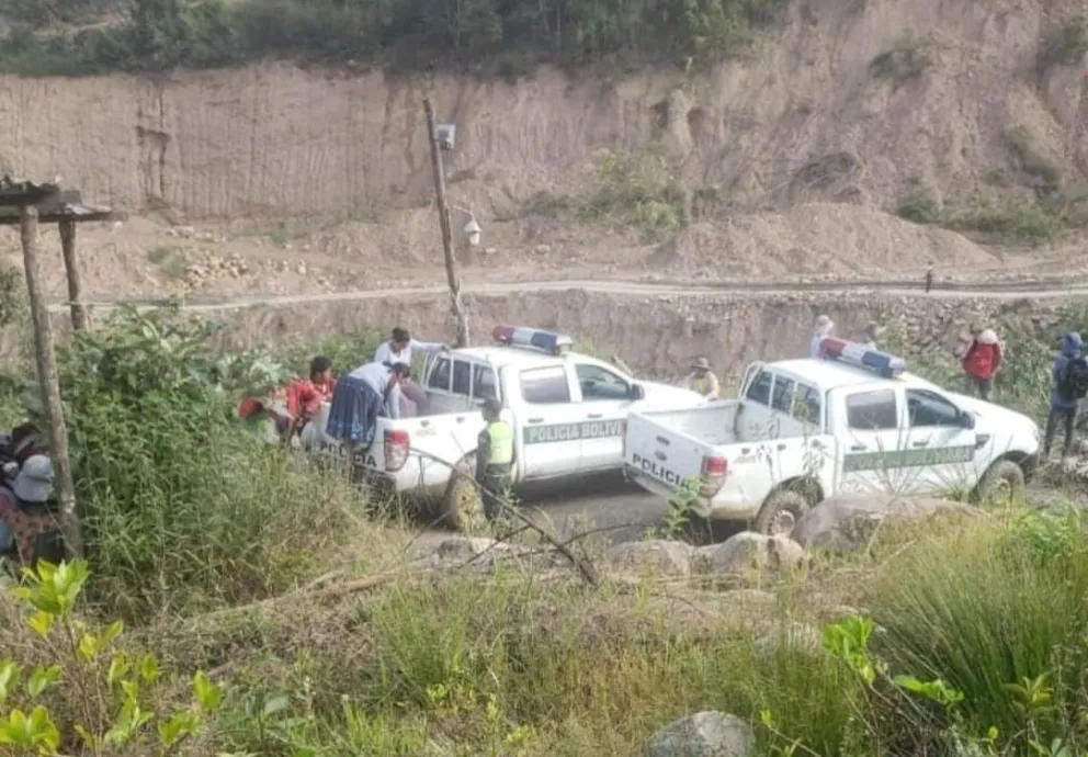 Llegada de los efectivos policiales en busca de los autores.  Foto: Red Yungas