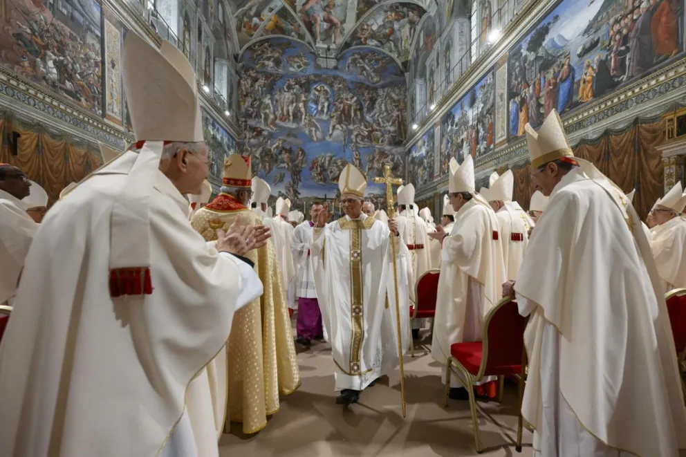 El papa León XIV celebra la misa con los cardenales electores en la Capilla Sixtina, este viernes. Foto: EFE