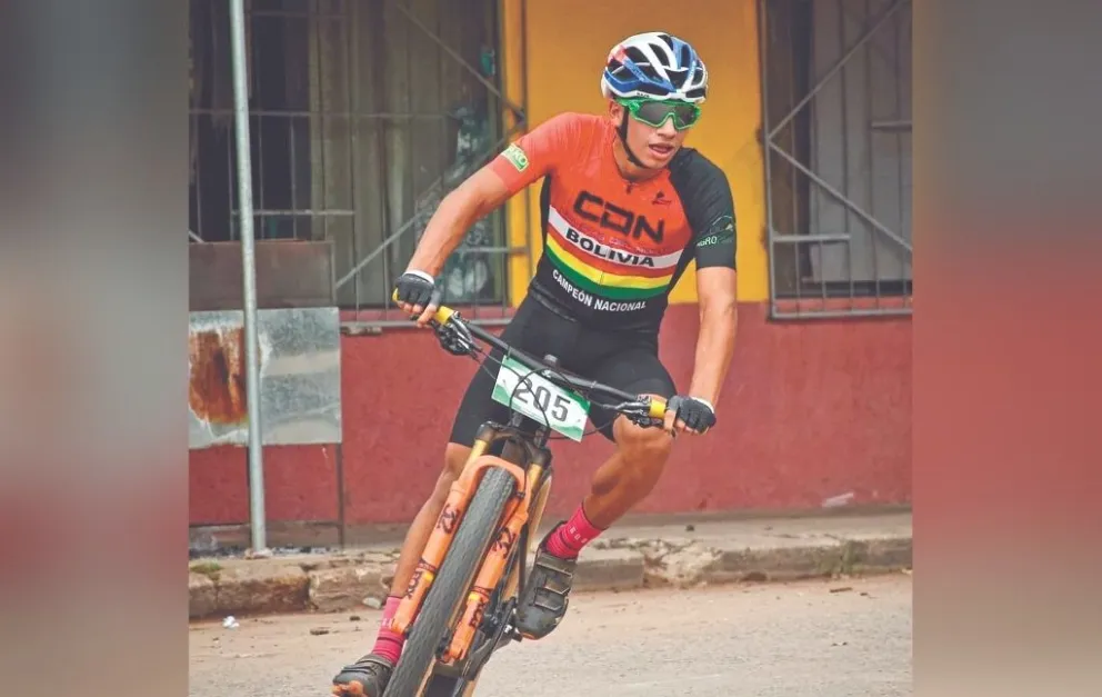 El ciclista nacional en una anterior carrera con CDN. Foto: Mario Sánchez.