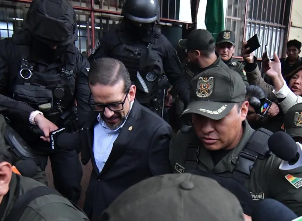 El gobernador de Santa Cruz, el 2 de mayo, un juez le negó la posibilidad de defenderse en libertad. Foto: APG