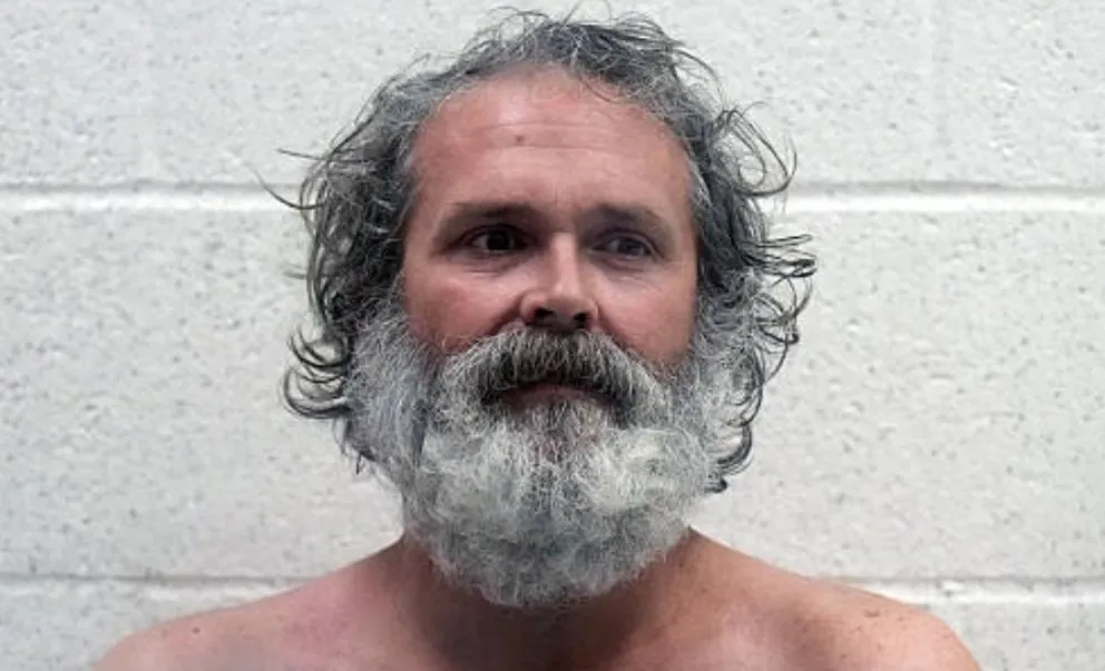 El acosador de la actriz de "Friends" aparece en el juzgado semidesnudo. Foto: @epochtimesmx