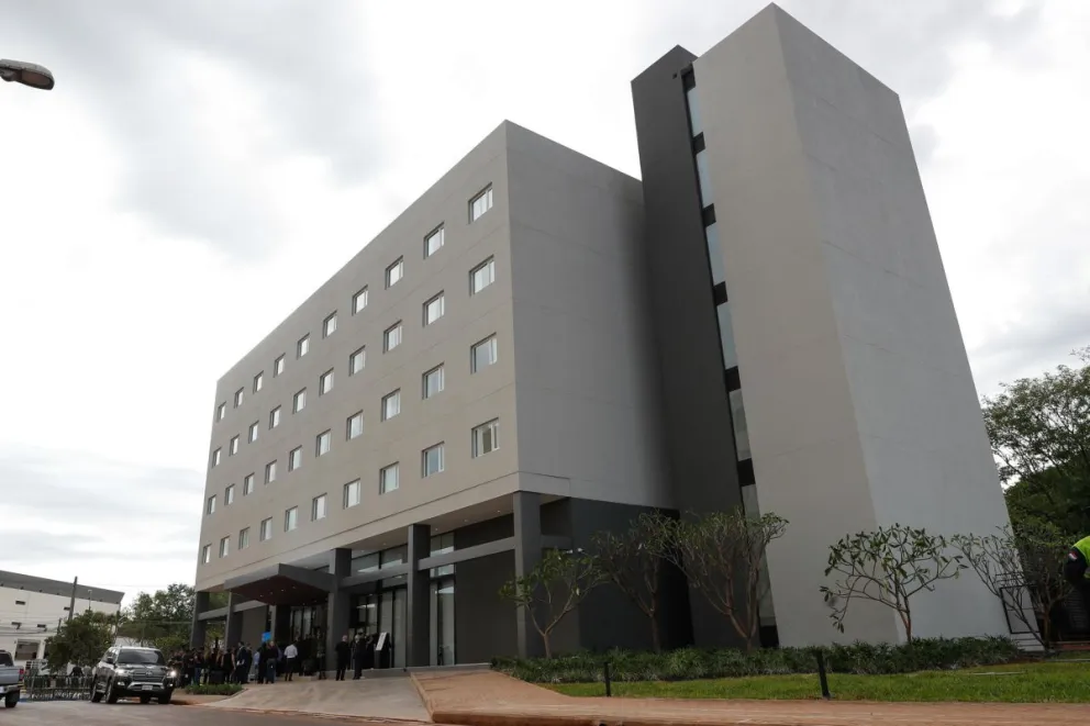 Fachada del 'Río Hotel by Bourdon', ubicado en Luque. Foto: EFE.