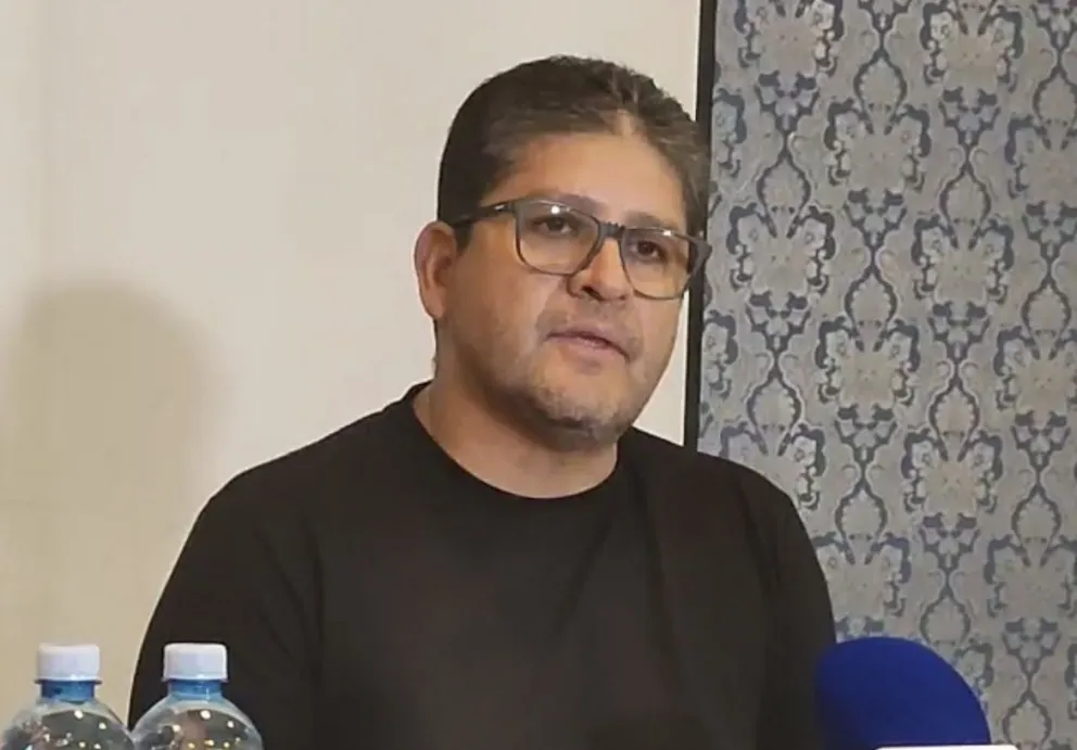 El técnico Óscar Villegas ofreció este viernes una conferencia de prensa en Santa Cruz. Captura video. 