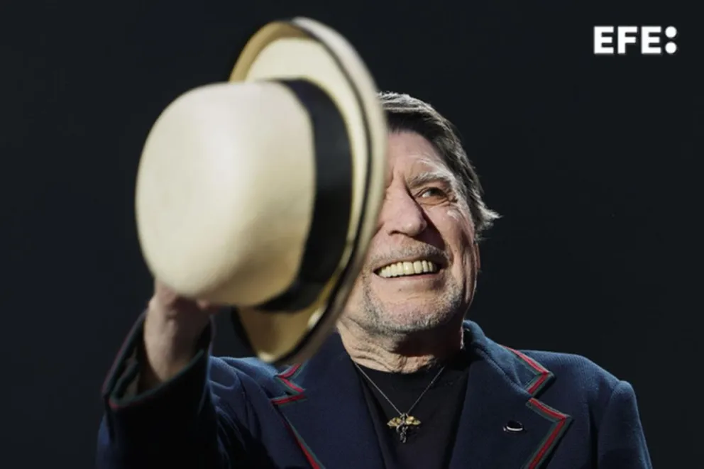 Joaquín Sabina durante el concierto que ha ofrecido en el Palacio Martín Carpena de Málaga. Foto: EFE