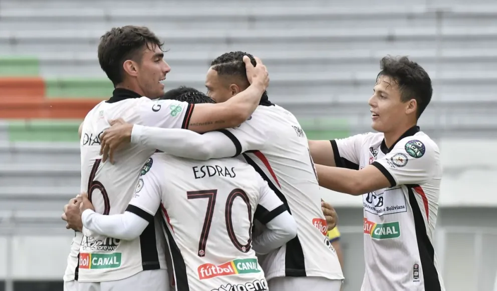 El festejo de Universitarios luego del primer gol. Foto: Agencia Marka Registrada. 