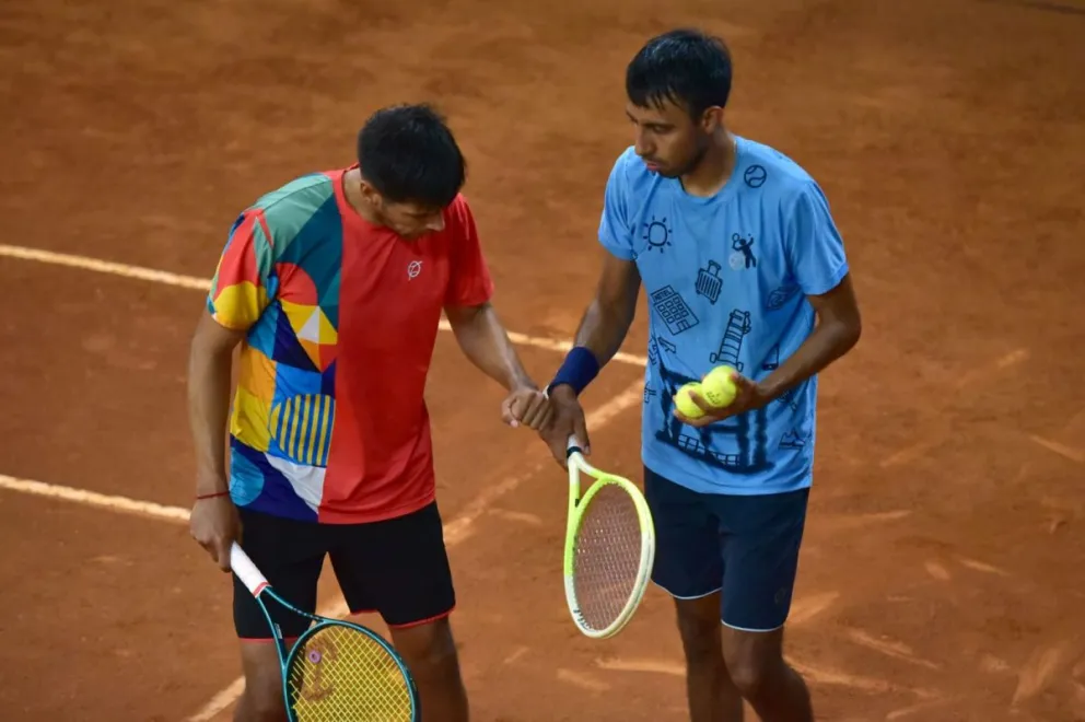 Una incidencia del juego final disputado en la localidad de Santos. Foto : Instituto Sports