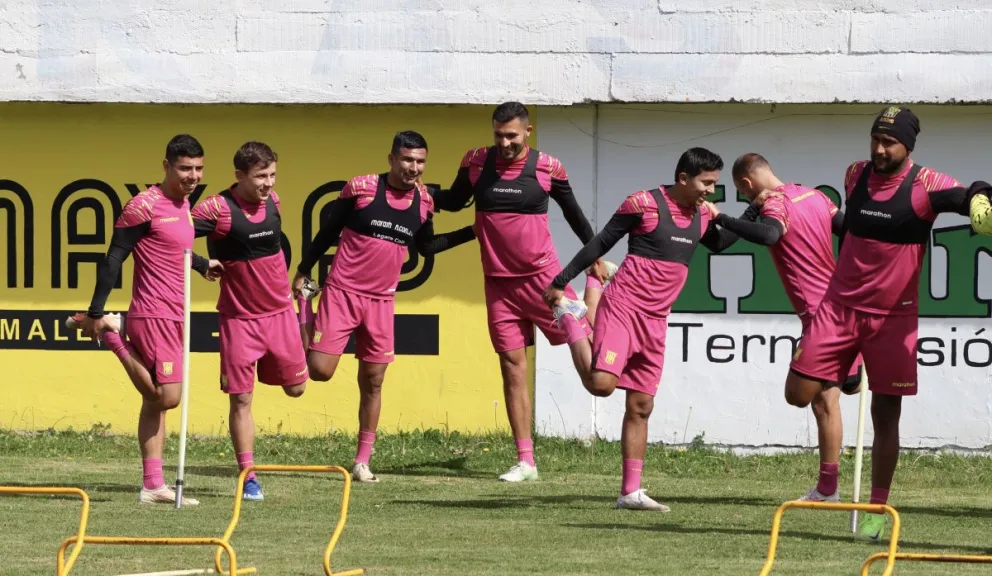 Los atigrados en una parte de su labor del viernes en Achumani. Foto: The Strongest.