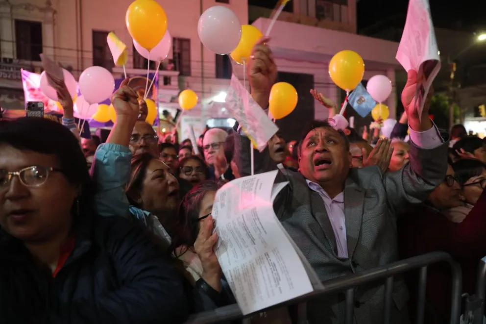 Mucha gente asistió a una misa de acción de gracias en la plaza central de Chiclayo (Perú). Foto: EFE