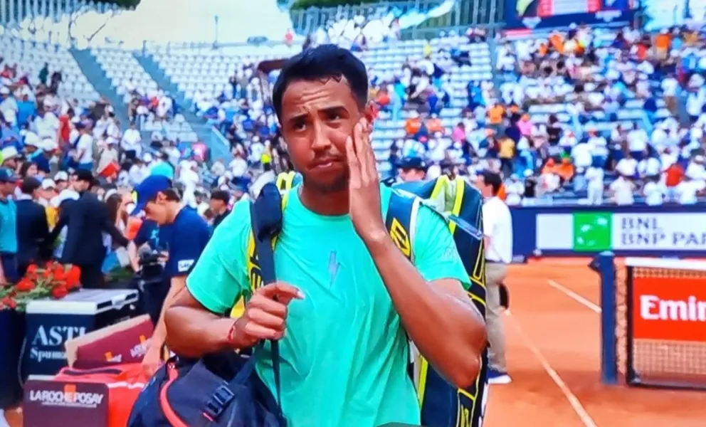El tenista nacional se retira tras caer con De Miñaur. Foto: Captura de pantalla.