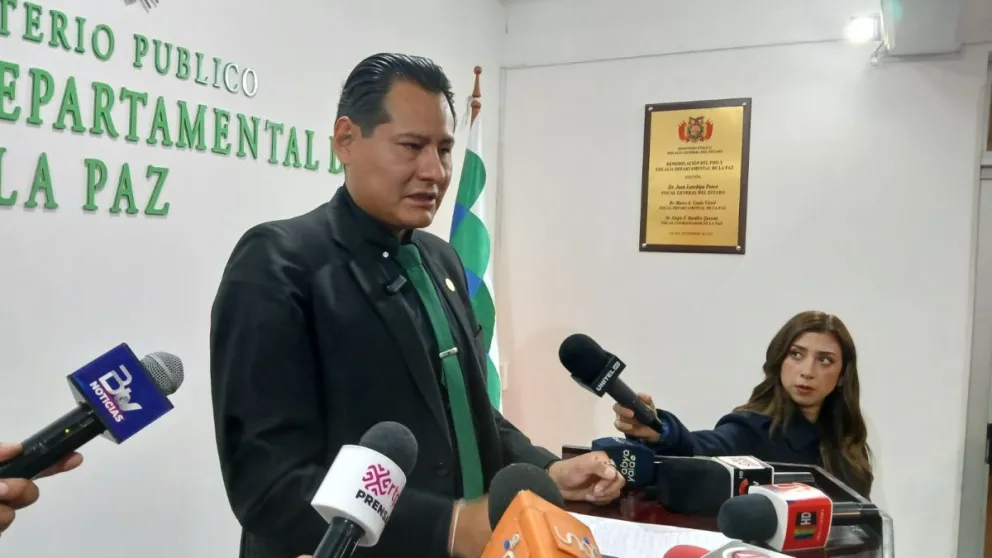 El fiscal departamental de La Paz, Luis Torrez, durante una conferencia de prensa. Foto: Carlos Quisbert