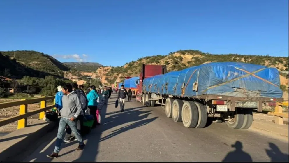 Un sector de la ruta entra La Paz y Santa Cruz, cortado este lunes. Foto: Red Uno