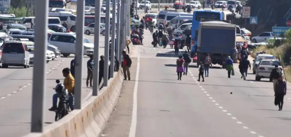 Uno de los puntos bloqueo en la ruta a Cochabamba. Foto: APG
